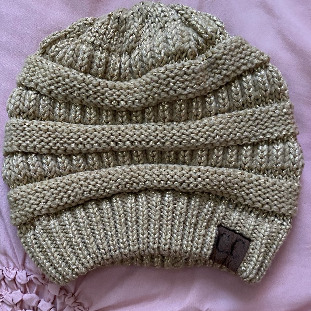 CC gold sparkly Beanie✨💛